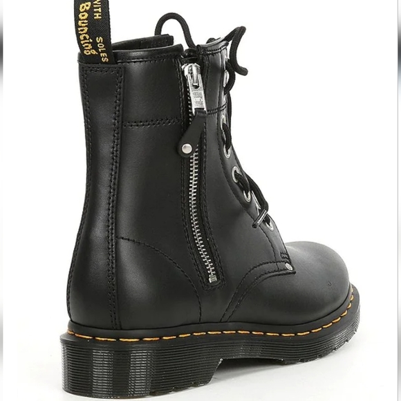 Dr. MARTENS ‘Air Wair’ 🆕 1460 8-Eye Boot - Black Classic Combat Boot. Size 39 🔥 - Picture 7 of 16